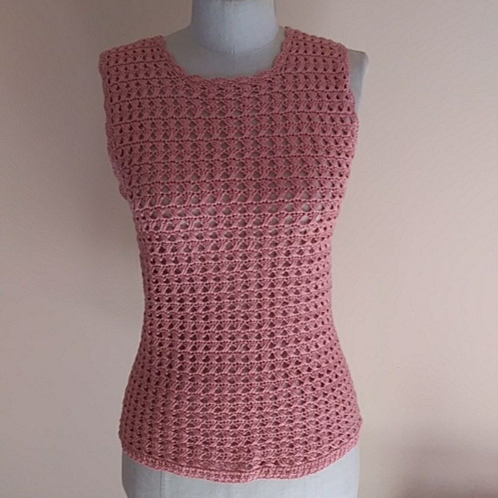 Tocca Chochet Sleeveless Top.